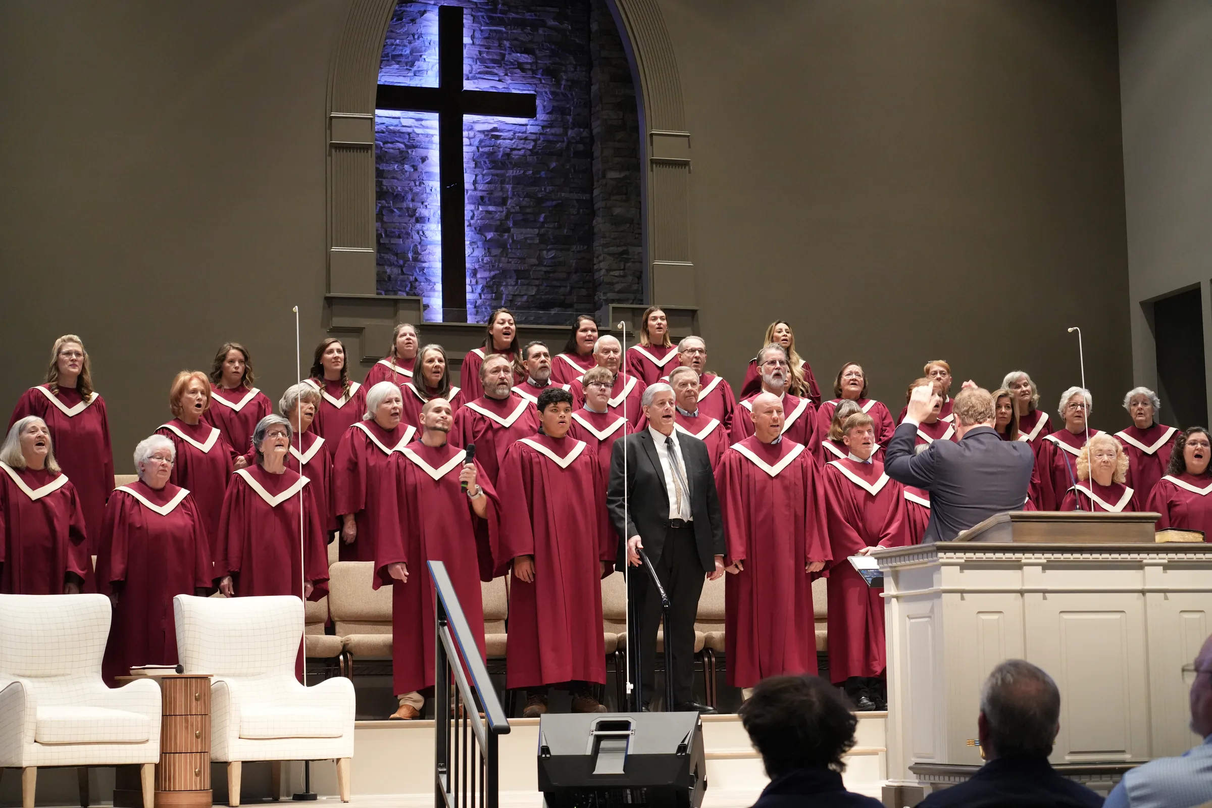Calvary’s choir leading the church in song